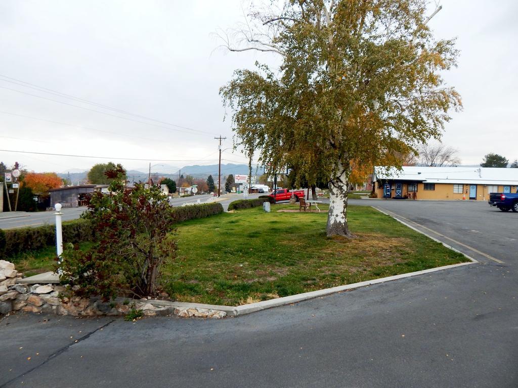 Motel Nicholas Omak Buitenkant foto
