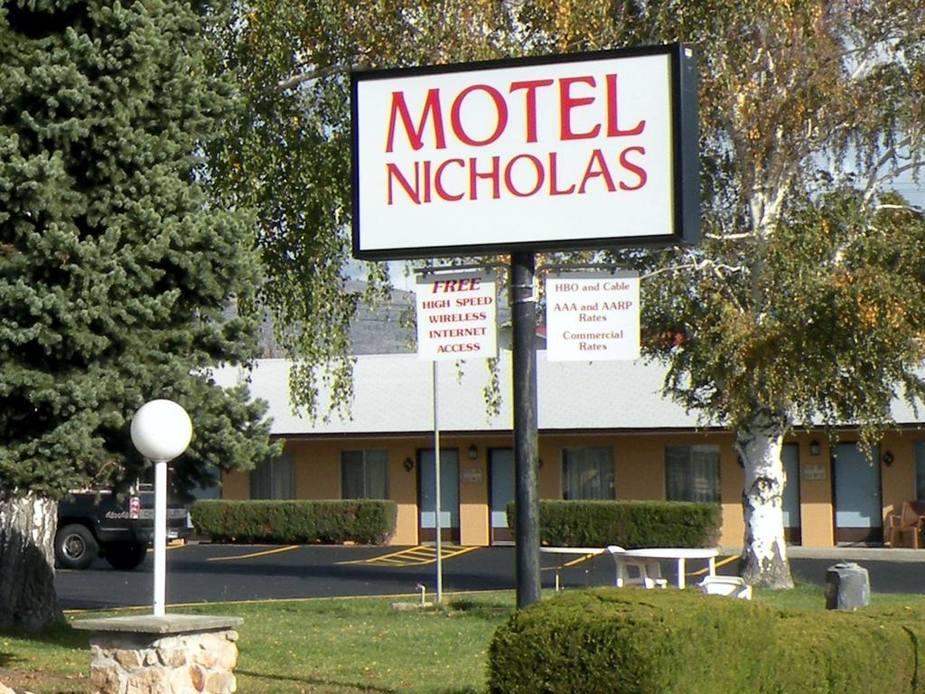 Motel Nicholas Omak Buitenkant foto