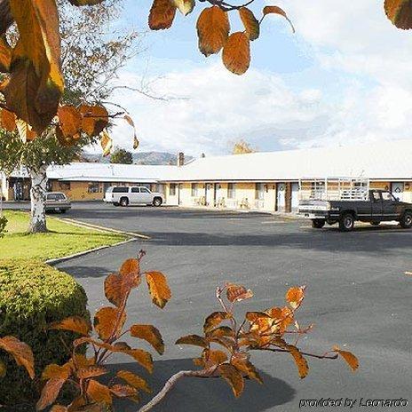 Motel Nicholas Omak Buitenkant foto